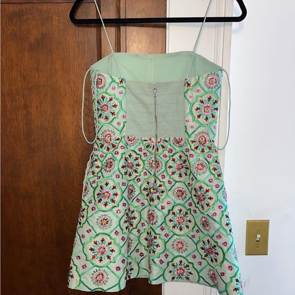 ALICE + OLIVIA Lawrence embroidered dress! - Picture 5 of 7